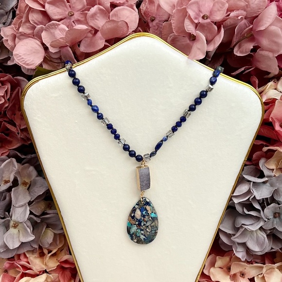 Jewelry - Stunning Natural Sea Sediment Jasper Pendant Beaded Necklace & Druzy Stone